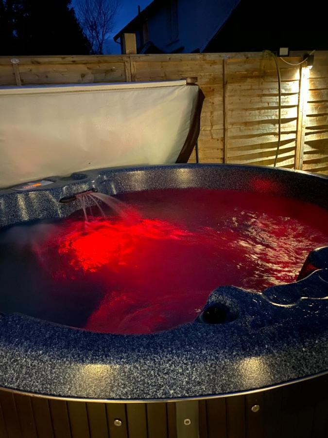 Grooms Cottage Outside Hot Tub Beith Bagian luar foto
